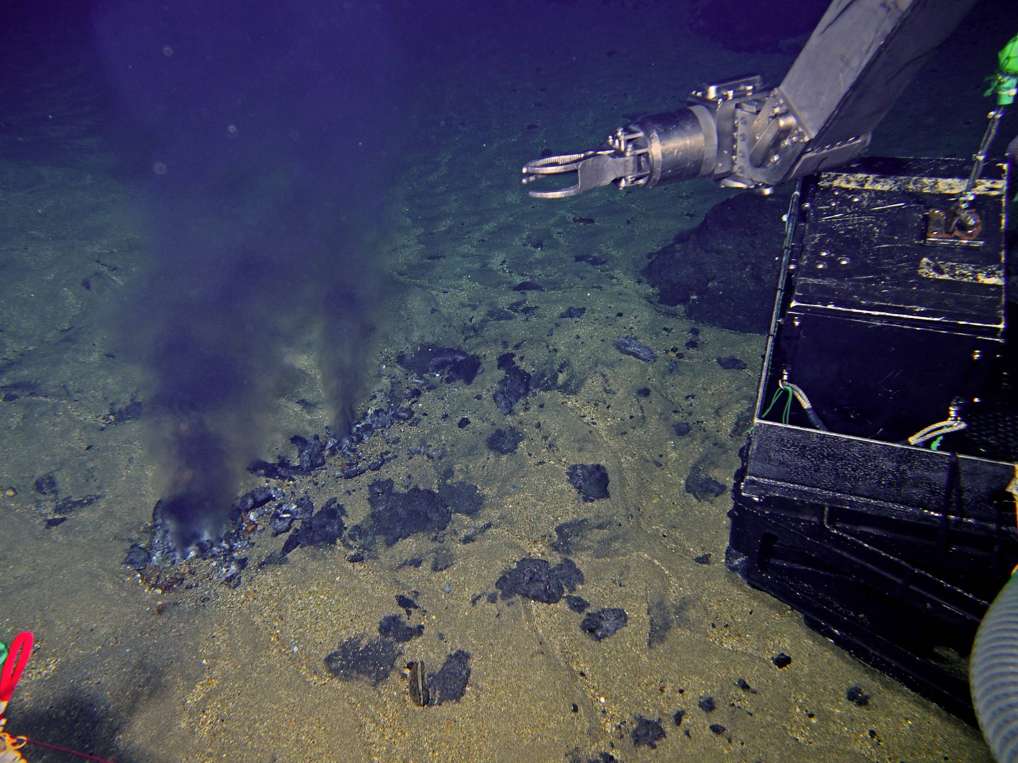 Vents at the bottom of the Suiyo Seamount southeast of Japan | JAMSTEC / VIA THE NEW YORK TIMES