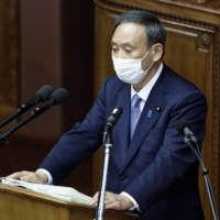 Prime Minister Yoshihide Suga told the Council on Economic and Fiscal Policy on Oct. 6 that it would serve as his administration’s “command center” for economic policy. | BLOOMBERG