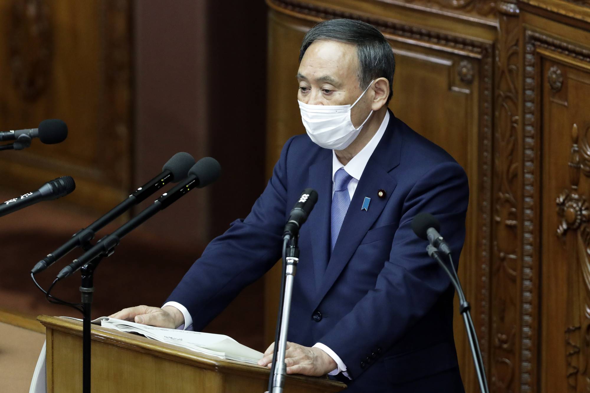 Prime Minister Yoshihide Suga told the Council on Economic and Fiscal Policy on Oct. 6 that it would serve as his administration’s “command center” for economic policy. | BLOOMBERG