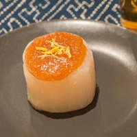 At-home izakaya: Furofuki daikon (simmered daikon, left) and kinpira make use of all parts of the autumn radish. | MAKIKO ITOH