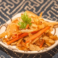Spicy starter: Crunchy kinpira stir-fry is the perfect accompaniment for your alcohol of choice. | MAKIKO ITOH
