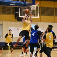 Avi Koki Schafer shoots during practice at Tokyo’s National Training Center on Thursday. | JBA
