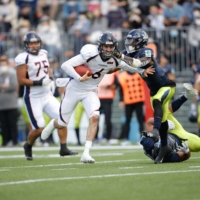 Rise quarterback Kurt Palandech carries the ball against the Finies at Expo Flash Field in Suita, Osaka Prefecture, on Nov. 8. | COURTESY OF KOHEI SAEKI / NOJIMA SAGAMIHARA RISE