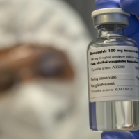 A bottle containing the drug remdesivir is held by a health worker at the Institute of Infectology of Kenezy Gyula Teaching Hospital of the University of Debrecen in Debrecen, Hungary, on Oct. 15. | MTI / VIA AP
