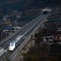 Japan\'s maglev project is in fierce competition with China\'s high-speed railway project. | BLOOMBERG