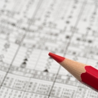 AI prediction could replace red pencils and newspapers as the symbols of  horse racing bettors in the future.  | GETTY IMAGES