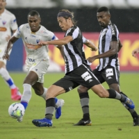 Botafogo\'s Keisuke Honda is unhappy with the club after the firing of manager Ramon Diaz.  | KYODO