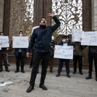Protesters gather in front of the Iranian Foreign Ministry in Tehran on Saturday, a day after the killing of the Iranian nuclear scientist Mohsen Fakhrizadeh.  | ARASH KHAMOOSHI / THE NEW YORK TIMES