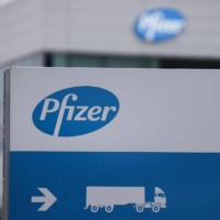 A Pfizer spokeswoman said in a statement Thursday that multiple factors slowed the company down with regards to vaccine production, including the time it took to source large quantities of the raw materials needed to produce the shots. | AFP-JIJI