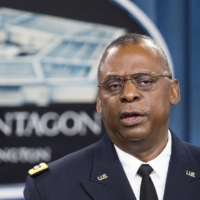 Then-U.S. Central Command chief Gen. Lloyd Austin holds a briefing at the Pentagon in Washington in October 2014. | AFP-JIJI