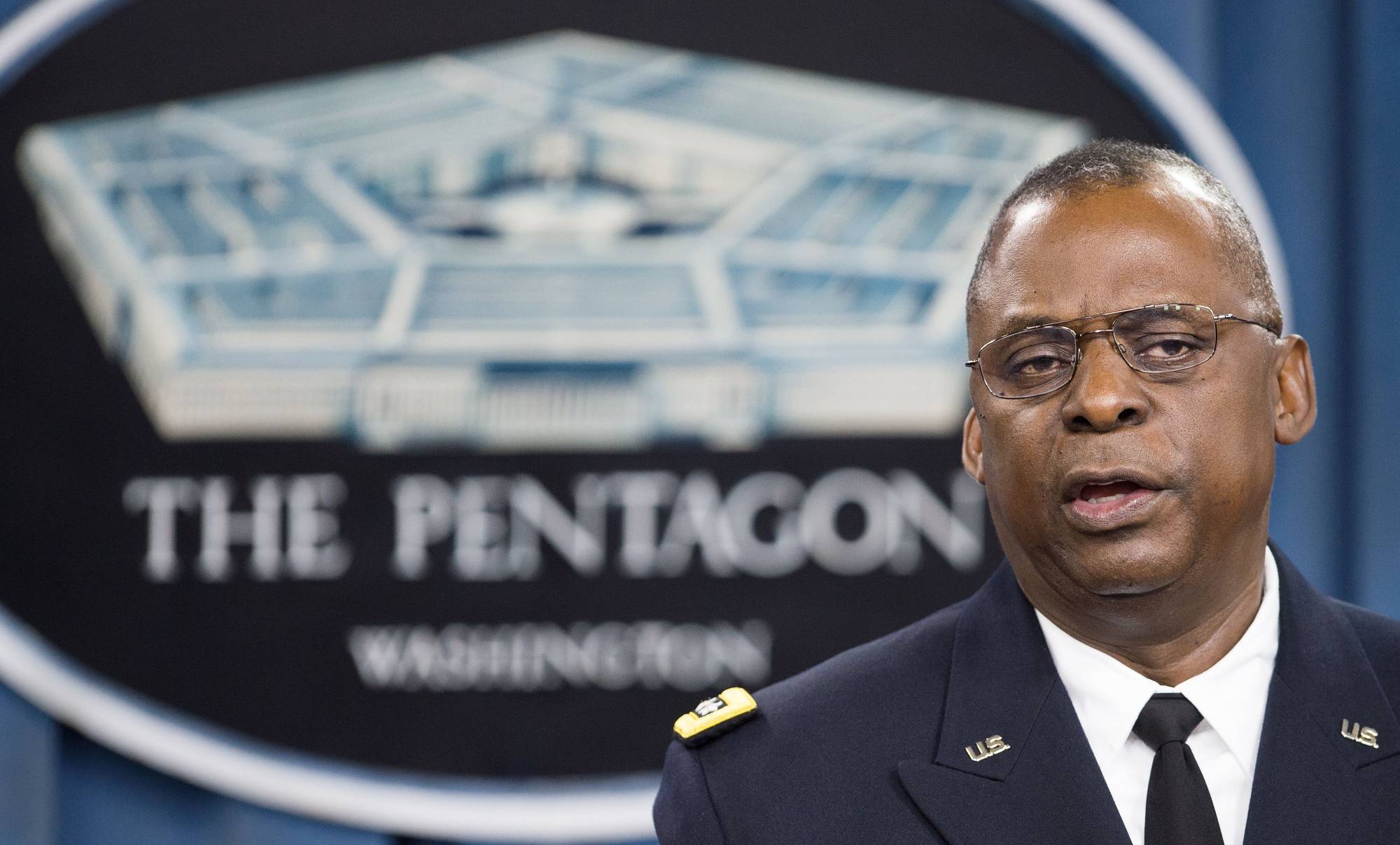 Then-U.S. Central Command chief Gen. Lloyd Austin holds a briefing at the Pentagon in Washington in October 2014. | AFP-JIJI