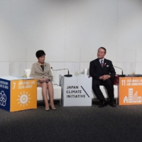 From left: Hiroko Kuniya, moderator of the Japan Climate Action Summit 2020; Suichi Abe, governor of Nagano Prefecture; Yuriko Koike, governor of Tokyo; Kamon Iizumi, governor of Tokushima Prefecture and president of the National Governors’ Association; Hiroshi Ozeki, president and chief executive officer of Nissay Asset Management Corp.; and Minako Suematsu, chairperson, publisher and president of The Japan Times | JAPAN CLIMATE ACTION SUMMIT