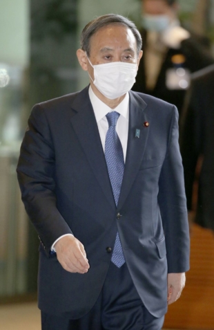 Prime Minister Yoshihide Suga said during an international conference held in Tokyo on Monday that climate change and other environmental issues are becoming a 'growing threat' internationally. | KYODO