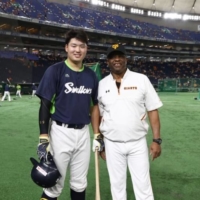 Warren Cromartie poses with Swallows star Munetaka Murakami at Tokyo Dome. | COURTESY OF WARREN CROMARTIE

