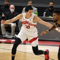 Raptors forward Yuta Watanabe guards the Heat\'s Chris Silva during a preseason game in Tampa, Florida, on Dec. 18. | AP