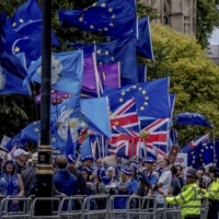 Opponents of Brexit outside Parliament in London in September 2019.  | ANDREW TESTA / THE NEW YORK TIMES