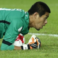 Antlers goalkeeper Hitoshi Sogahata covers the ball during the 2016 Club World Cup final against Real Madrid on Dec. 18, 2016, in Yokohama. | REUTERS