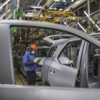 While many other Japanese carmakers logged declines in the reporting month, Toyota increased production for the third straight month, thanks to firm demand in China and Japan. | BLOOMBERG
