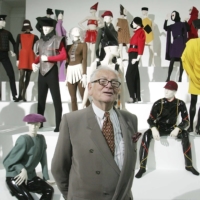 Cardin presents his exhibition \"Design and Fashion 1950- 2005\" at the academy for arts in Vienna in 2005. | AP