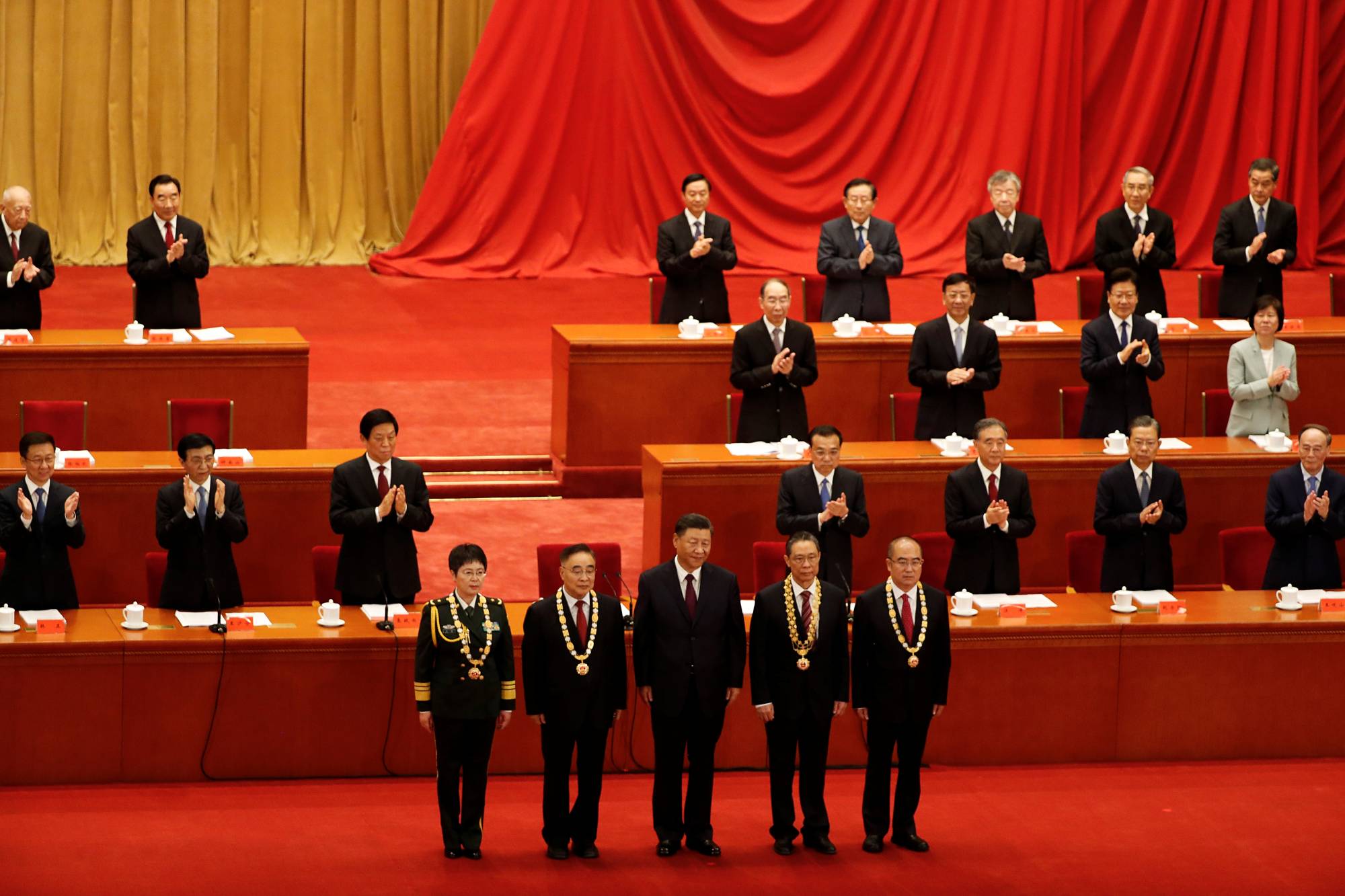 Chinese President Xi Jinping poses with respiratory disease expert Zhong Nanshan (second from right) and other medical experts during a meeting to commend role models in China's fight against COVID-19 at the Great Hall of the People in Beijing in September. | Reuters 