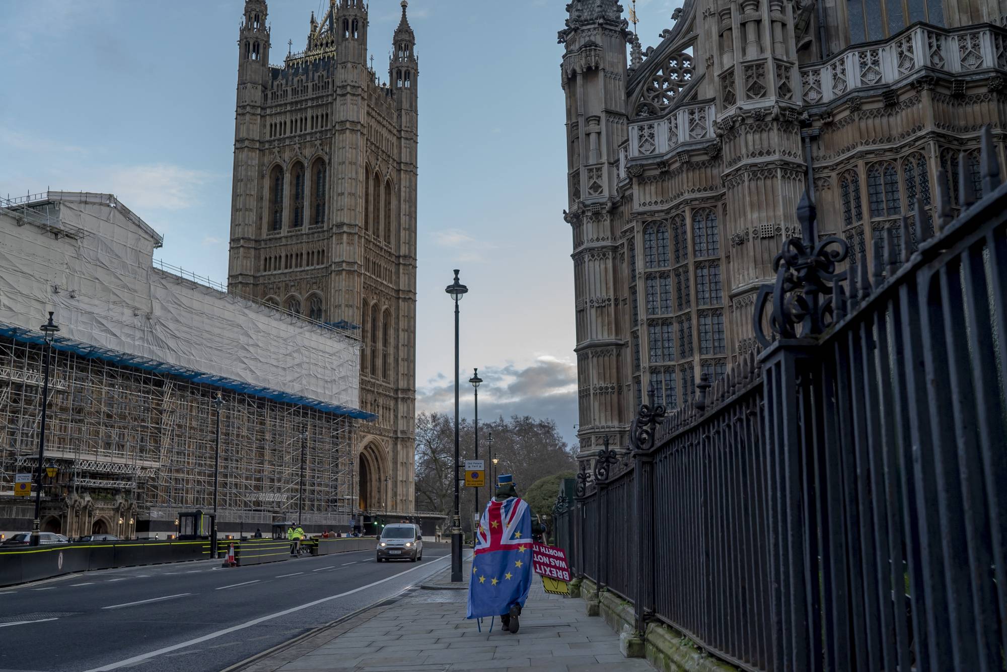 A lone European Union supporter demonstrates outside the British Parliament in London on Wednesday. | ANDREW TESTA / THE NEW YORK TIMES