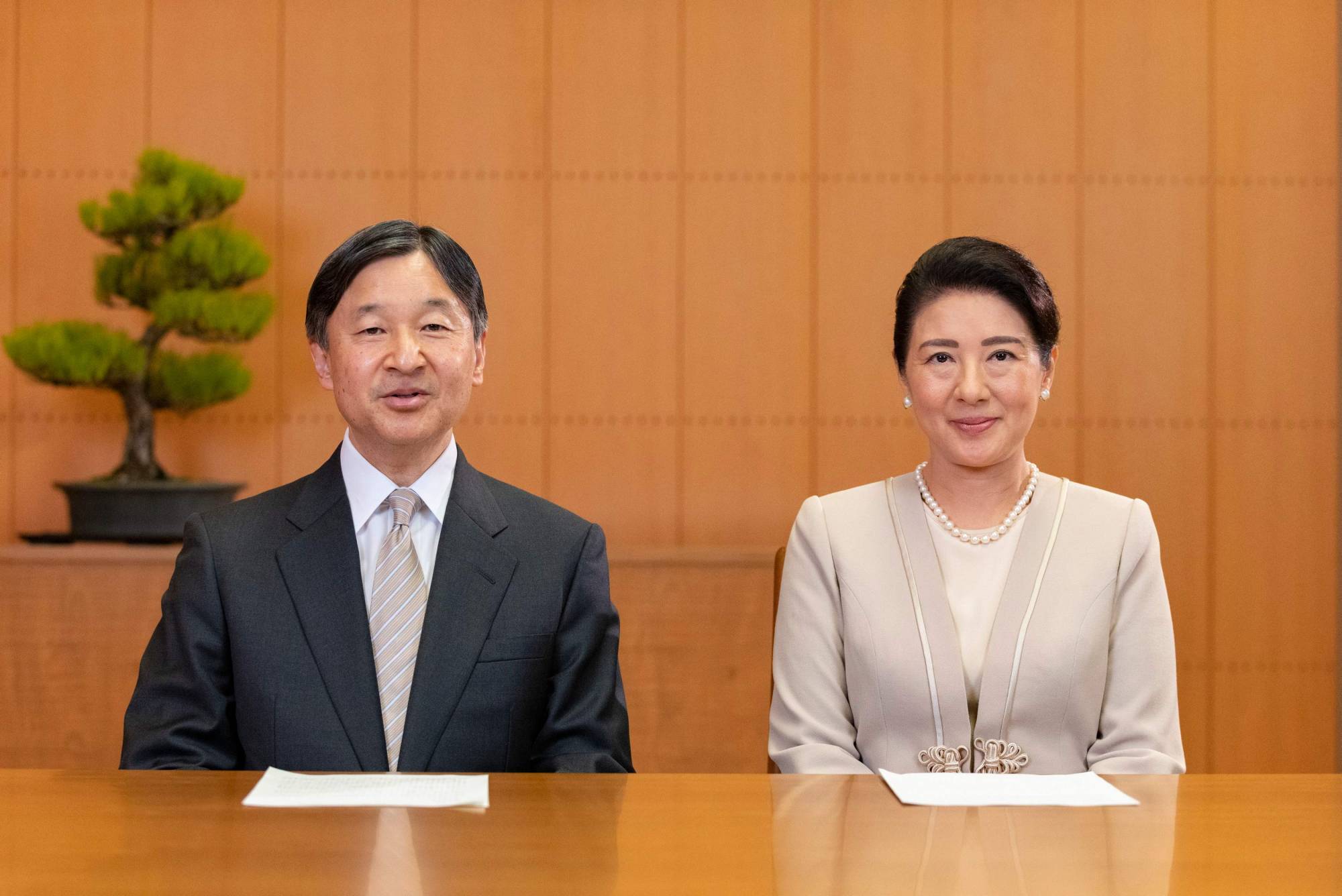 Emperor Naruhito and Empress Masako speak during a New Year's video message at the Akasaka Estate residence in Tokyo on Thursday.   | IMPERIAL HOUSEHOLD AGENCY OF JAPAN / VIA AFP-JIJI