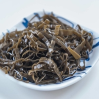Tsukemono: Slivers of konbu seaweed pickled along with napa cabbage add flavor and texture. | MAKIKO ITOH