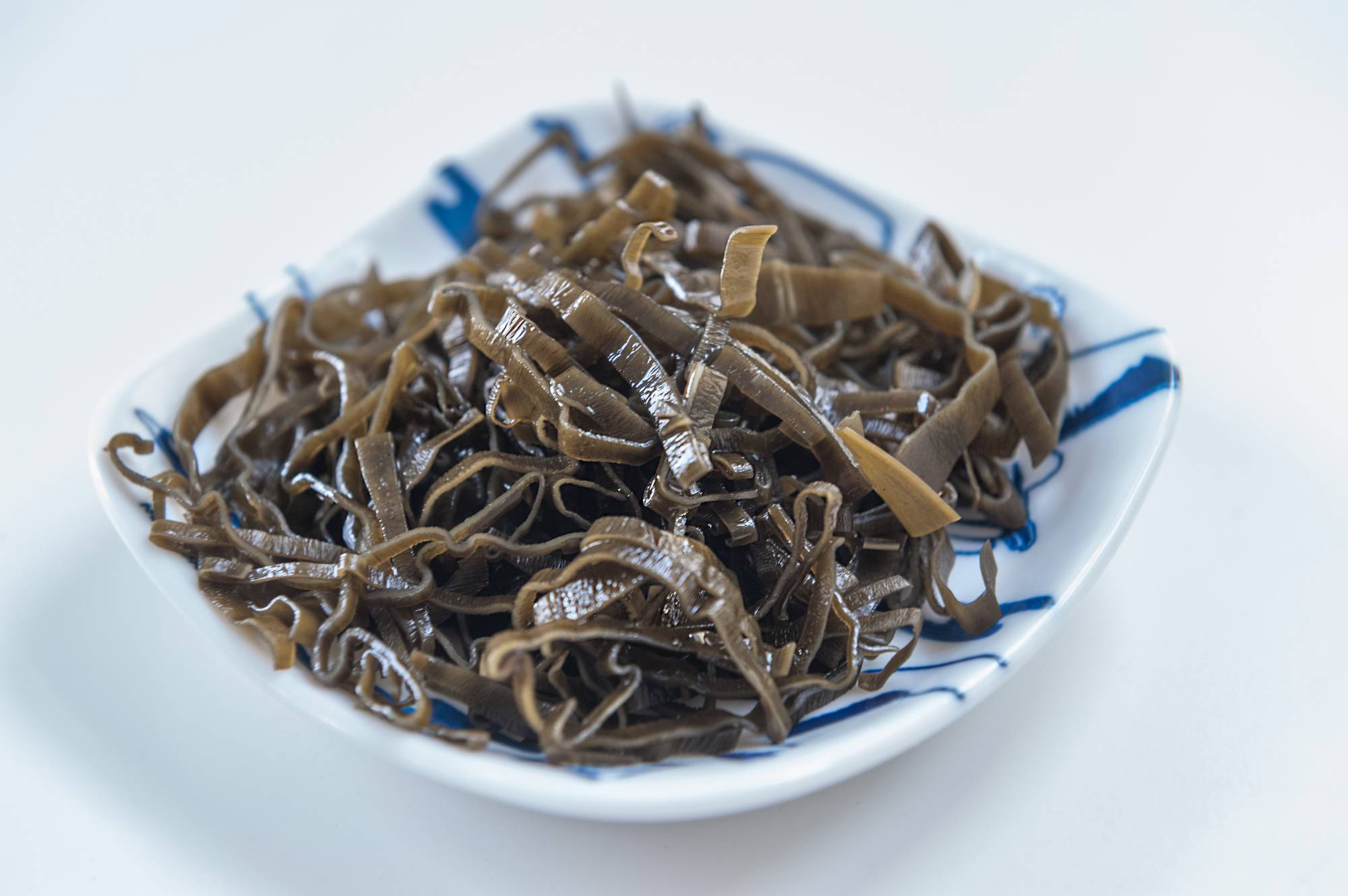 Tsukemono: Slivers of konbu seaweed pickled along with napa cabbage add flavor and texture. | Makiko Itoh