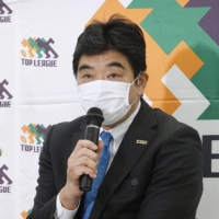 Top League Chairman Osamu Ota speaks during a news conference in 2020. | KYODO