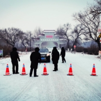 Cars were stopped from leaving Qiqihar, in northeastern China\'s Heilongjiang province, after new coronavirus cases were detected in the city earlier this month. | STR / VIA AFP-JIJI