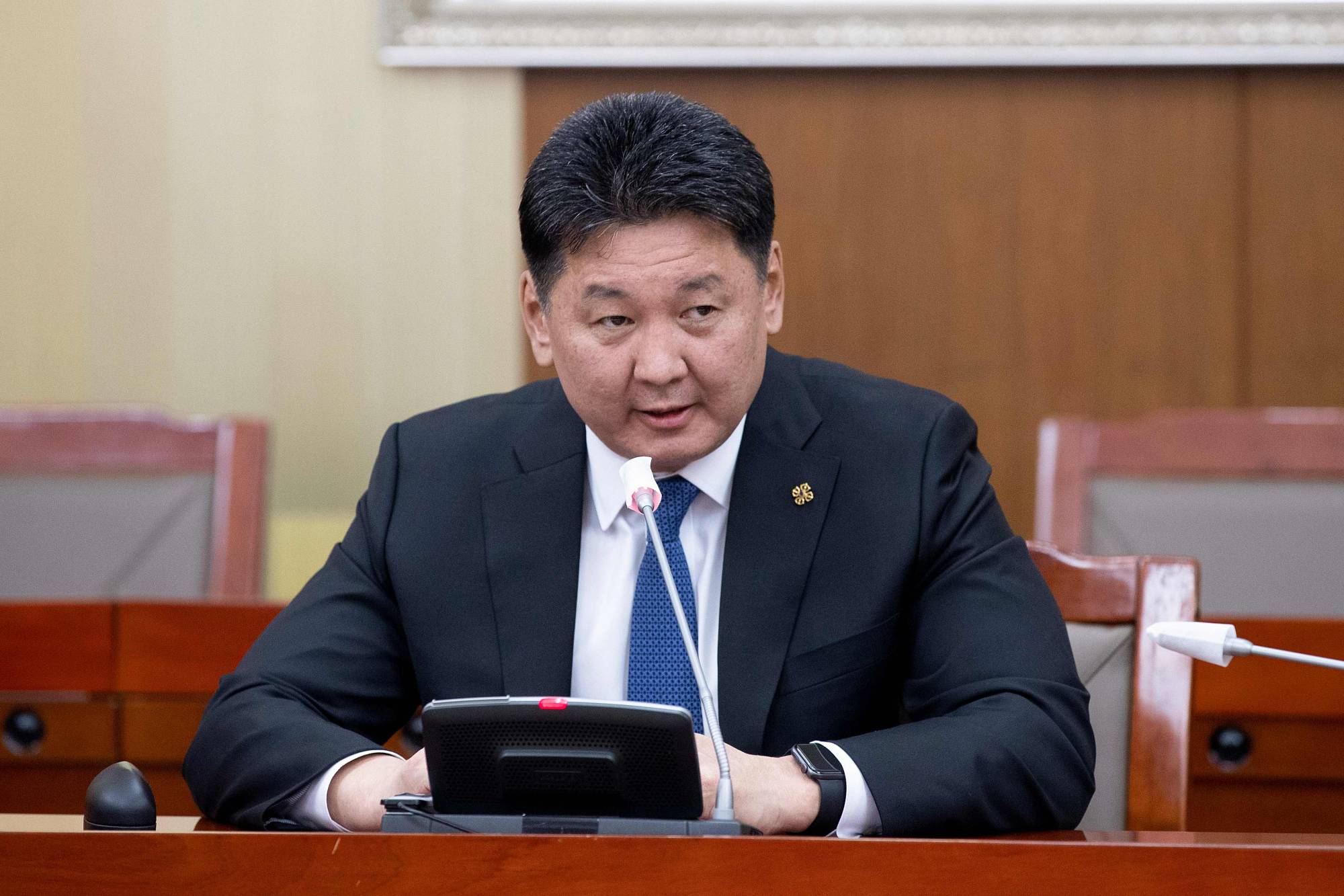 Mongolia's Prime Minister Khurelsukh Ukhnaa gives his resignation statement to the media in Ulaanbaatar on Thursday, following protests. | AFP-JIJI