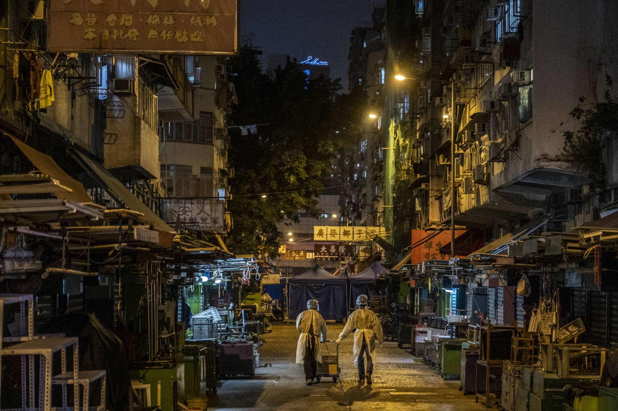 Health authorities in Jordan, a working-class neighborhood in Hong Kong, on Sautrday | LAM YIK FEI / THE NEW YORK TIMES