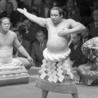 Former yokozuna Tochinoumi died Friday at 82. | KYODO