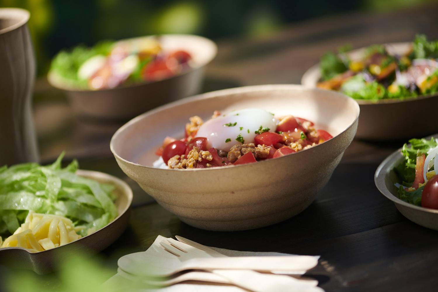 Edish tableware is made from paper pulp and food waste, and is compostable. | © EDISH