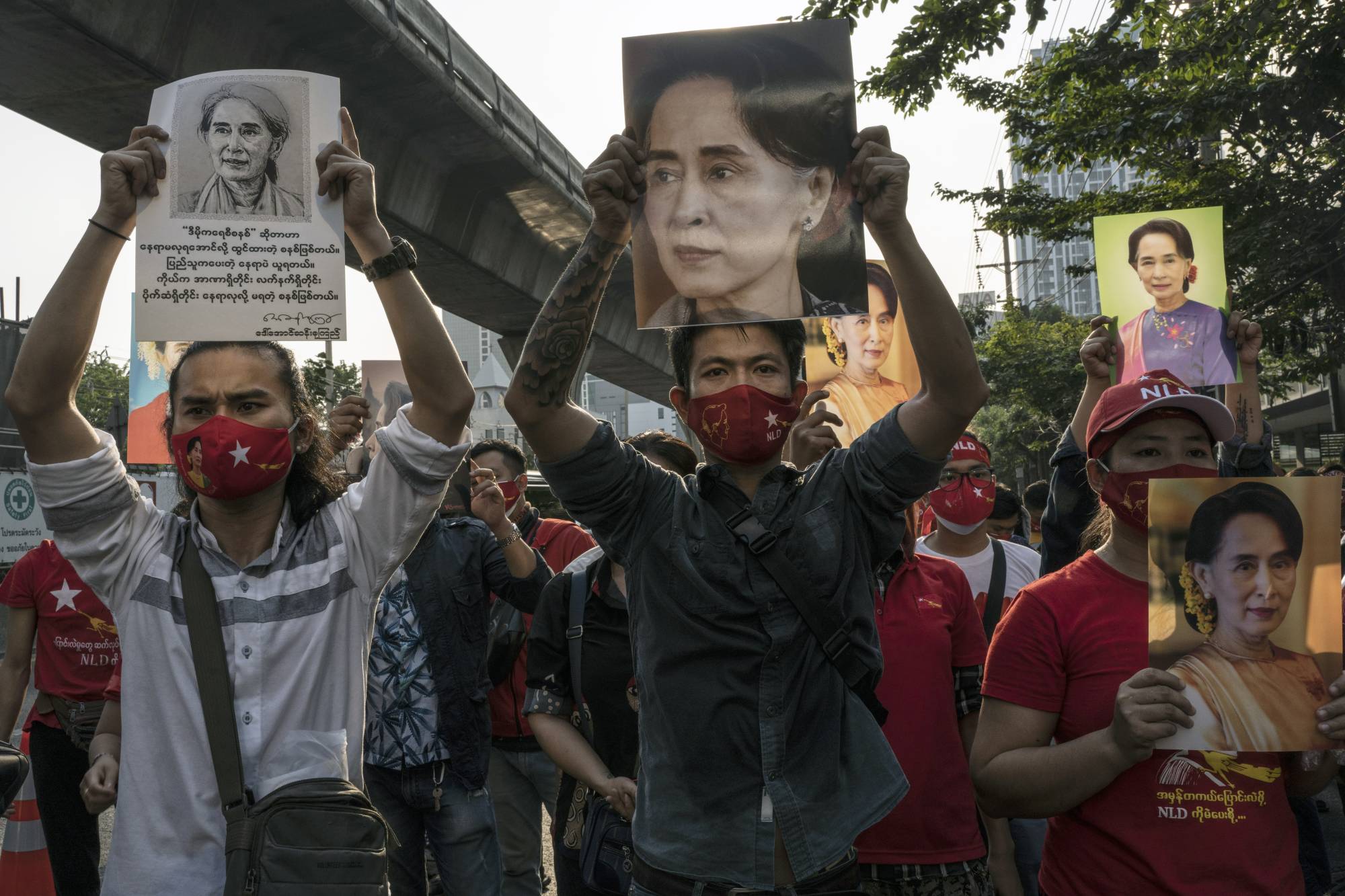 Supporters of Aung San Suu Kyi rally outside the embassy of Myanmar in Bangkok on Monday. | ADAM DEAN / THE NEW YORK TIMES