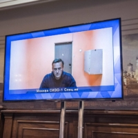 Alexei Navalny, the Russian opposition leader, on a television screen during his hearing in Moscow on Thursday.  | SERGEY PONOMAREV/THE NEW YORK TIMES