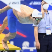 Daiya Seto dives into the pool during the 400-meter men\'s individual medley heats at the Japan Open on Wednesday. | KYODO