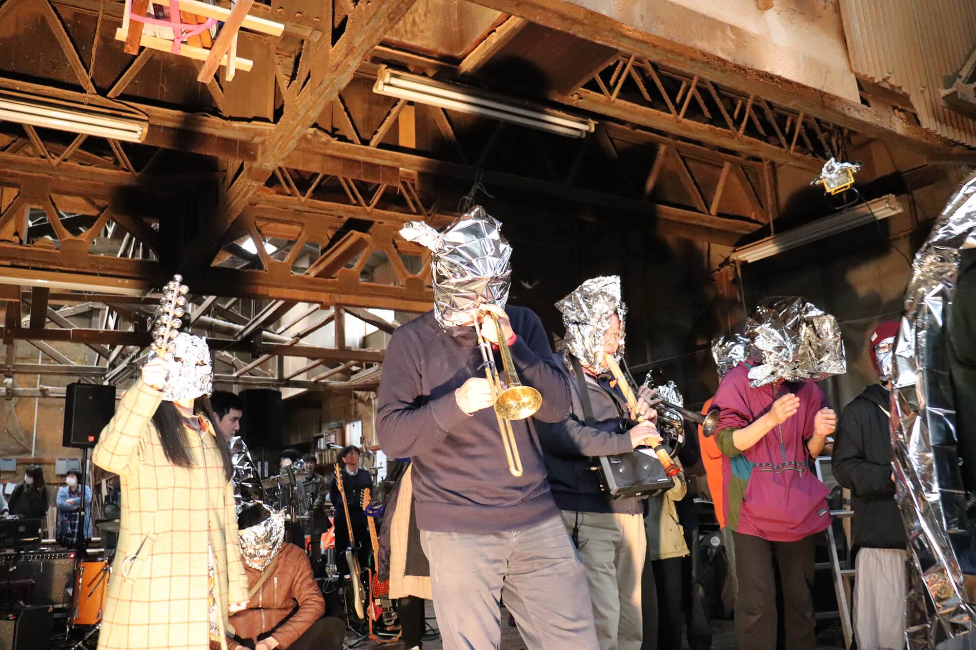 Playing with sound: Musical group Otoasobi Project and hip-hop artist Seiko Ito will perform improvisational ensemble sessions that explore sound and language during the Kyoto Experiment performing arts festival. | 