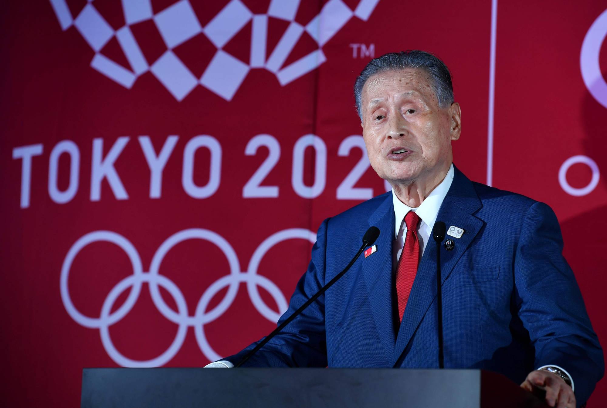 Nearly 60% of people in Japan believe Tokyo Olympic chief Yoshiro Mori, who recently came under fire for sexist remarks, is 'not qualified' to serve in the top post, a Kyodo News survey showed Sunday. | AFP-JIJI