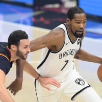 Nets forward Kevin Durant (right) will not be able to play until Saturday due to the league\'s COVID-19 protocols. | USA TODAY / VIA REUTERS