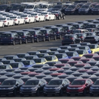 Honda Motor Co. vehicles bound for shipment at Yokohama port | BLOOMBERG