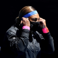 Serena Williams adjusts her face masks ahead of her third-round match against Russia\'s Anastasia Potapova during Day 5 of the Australian Open in Melbourne on Friday. | AFP-JIJI