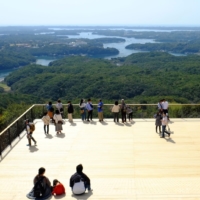 View of Ago Bay from the Yokoyama Tenku terrace | 2020 MINISTRY OF THE ENVIRONMENT