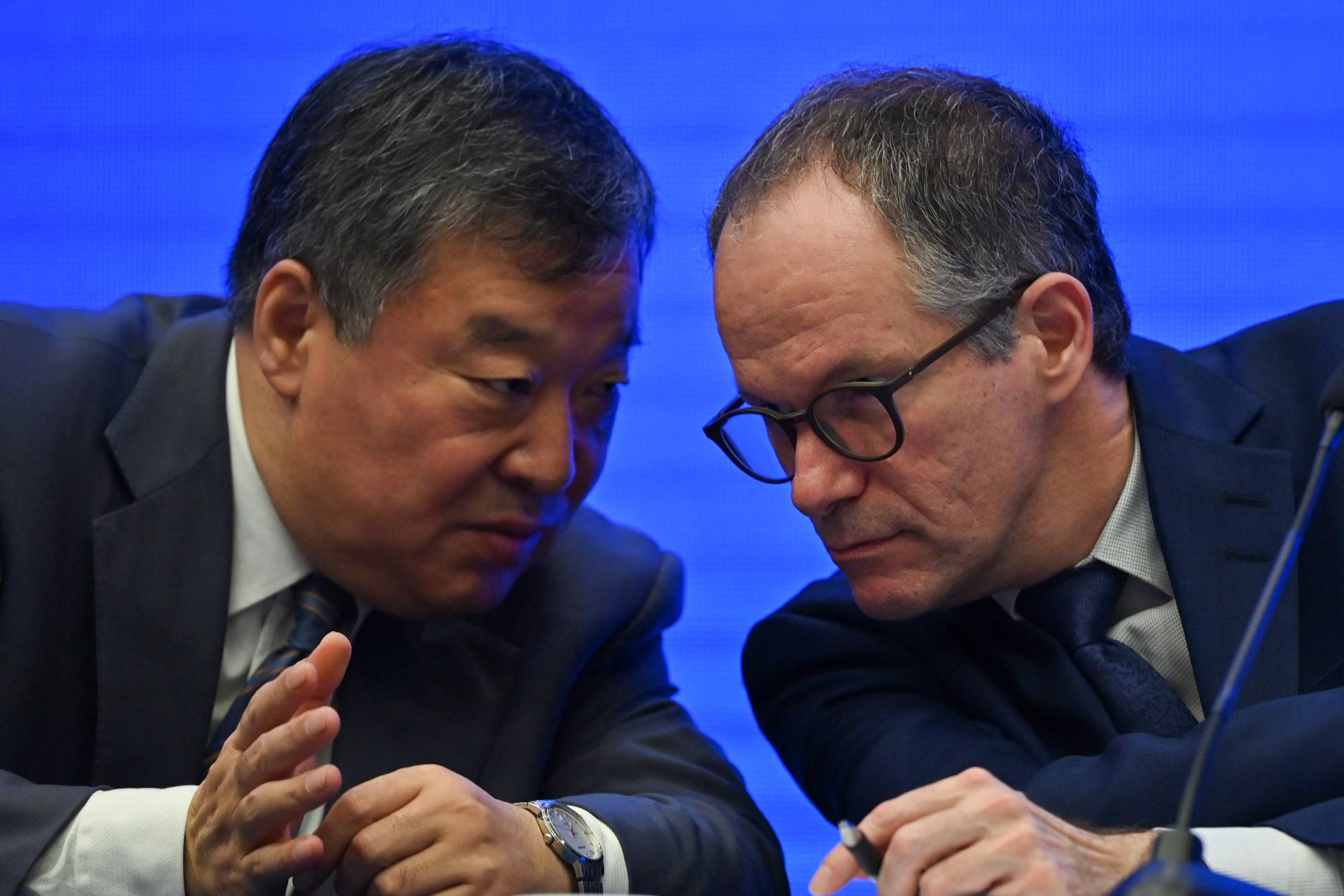 Peter Ben Embarek (right), the head of the World Health Organization's mission to the Chinese city of Wuhan, talks with Liang Wannian, leader of the Chinese side of China-WHO joint team, during a news conference in the city on Tuesday. | AFP-JIJI