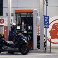 Idemitsu has partnered with Tajima Motor Corp. to build a four-passenger electric car that can travel as fast as 60 kilometers per hour.  | BLOOMBERG