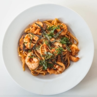 Spice levels: Go easy on the kanzuri at first when making this spicy shrimp and mushroom pasta. | MAKIKO ITOH
