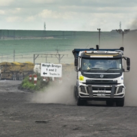 In South Africa, for decades almost all the electricity needed to power Africa’s most industrialized economy has been produced by a fleet of aging coal-fired plants constructed alongside the mines to the east of Johannesburg. | BLOOMBERG