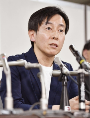 Cybozu Inc., headed by Yoshihisa Aono, carried a full-page newspaper advertisement apologizing for having only men on its board of directors. | KYODO 