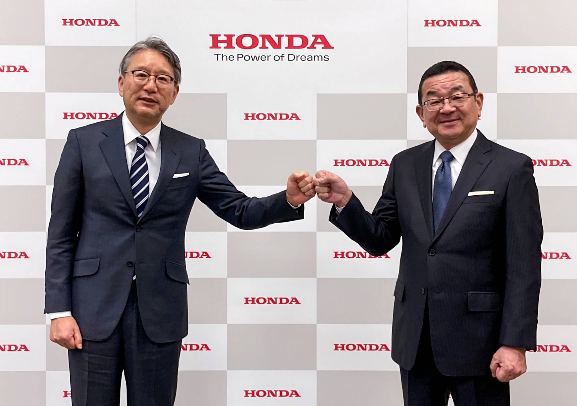 Honda Motor Co.'s new CEO Toshihiro Mibe (left) and outgoing CEO Takahiro Hachigo during a news conference in Tokyo on Friday. | REUTERS