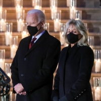 U.S. President Joe Biden and his wife, Jill Biden, pause for a moment of silence at the White House on Monday to mark the grim milestone of 500,000 U.S. deaths from COVID-19. | REUTERS 
